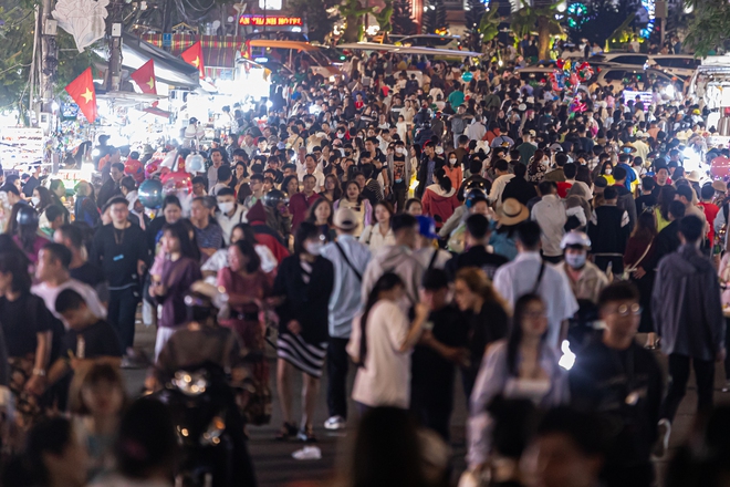 Theo dự báo, trong dịp lễ dài ngày này, Đà Lạt sẽ đón khoảng 100.000 lượt khách, bằng khoảng 2/3 tổng lượng khách của kỳ nghỉ Tết.