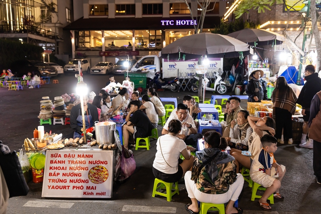 Đà Lạt bắt đầu đông đúc khi dân tình đổ xô đi trốn nóng: Thời tiết mát mẻ, khách sạn còn phòng - 13