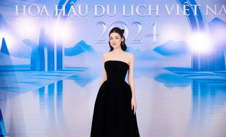 Á hậu Tú Anh.