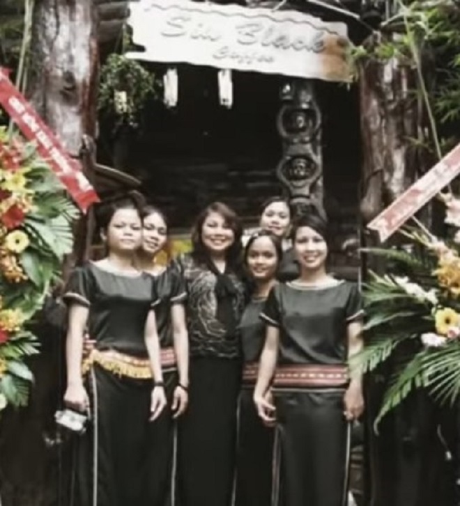 Siu Black mất đi nhiều thứ vì mở quán cà phê.