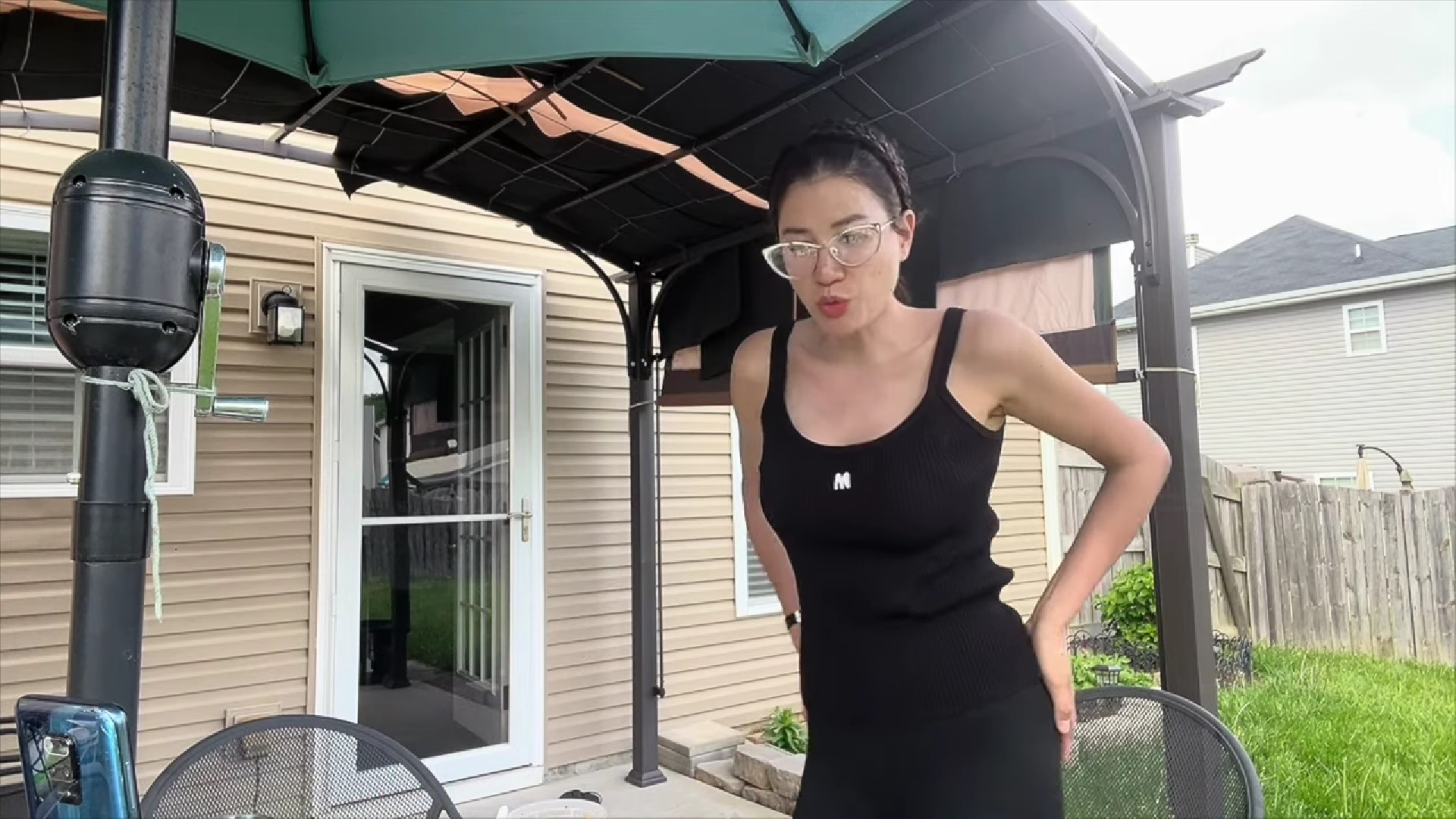 Trang Trần khoe dáng.