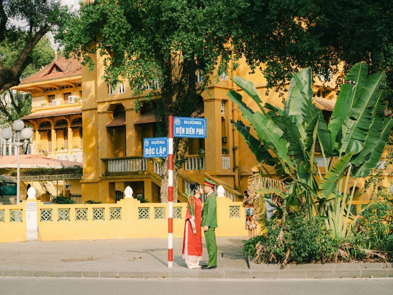 Nhiều bạn trẻ tranh thủ dịp này để đi chụp một bộ ảnh thật đẹp làm kỷ niệm. (Ảnh: D. Phạm Tú)
