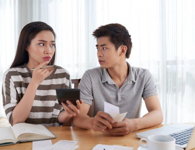 Bức xúc vì nghĩ vợ lén cho đằng ngoại tiền xây nhà, cô ấy lấy ra một thứ  khiến tôi hạnh phúc