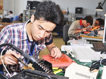 Có một ngành học được săn đón trong mùa tuyển sinh 2024, lương tăng phi mã, Việt Nam đang cần nhân lực