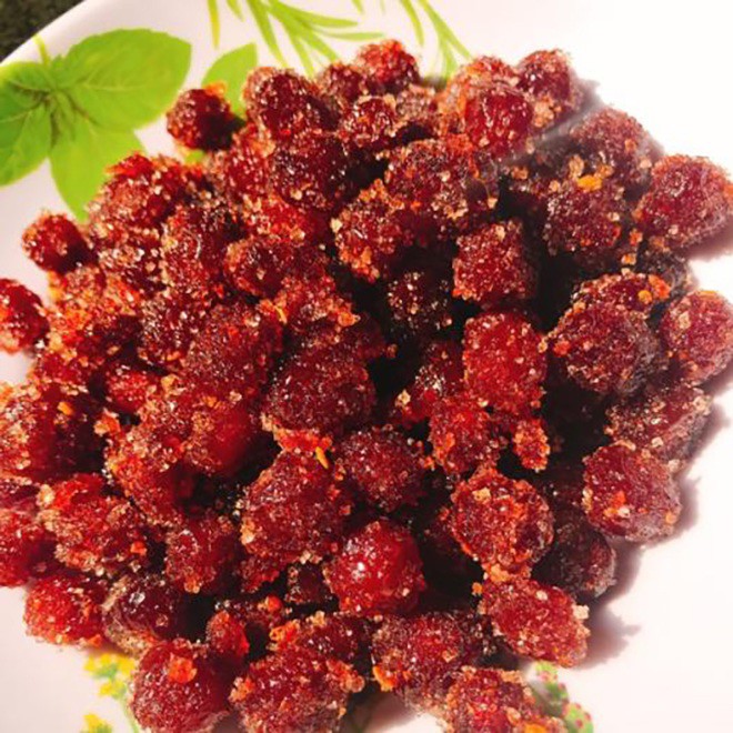 Với màu sắc bắt mắt và vị chua vốn có, thứ quả này khiến ai nhìn thấy cũng thèm thuồng.