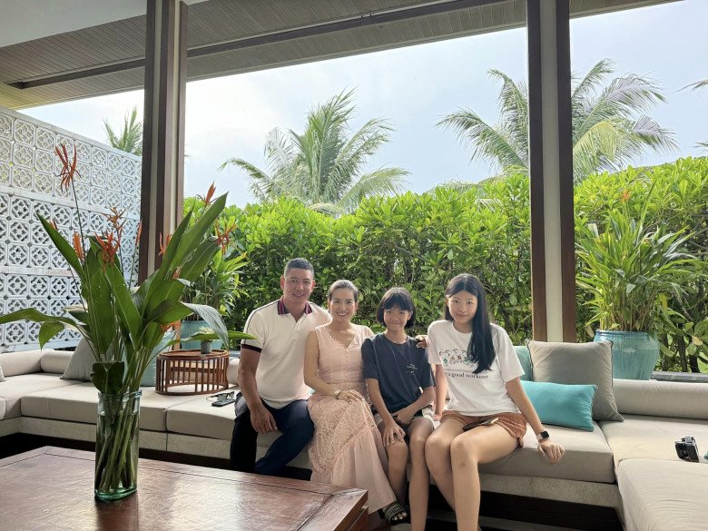 Sao Việt 24h: Đàm Thu Trang khoe ảnh nghỉ lễ, bị nói amp;#34;đẻ thuêamp;#34; khi 2 con giống bố đến từng nét mặt - 12