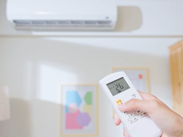 Việc đặt nhiệt độ quá thấp không chỉ không tạo ra sự thoải mái mong muốn mà còn làm tăng tiêu thụ năng lượng. Máy điều hòa sẽ hoạt động liên tục hơn để duy trì nhiệt độ này, dẫn đến sự lãng phí năng lượng.