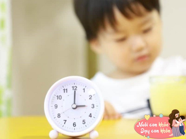 Bằng cách học cách quản lý thời gian, trẻ sẽ biết cách ưu tiên công việc và phân chia thời gian một cách có tổ chức.