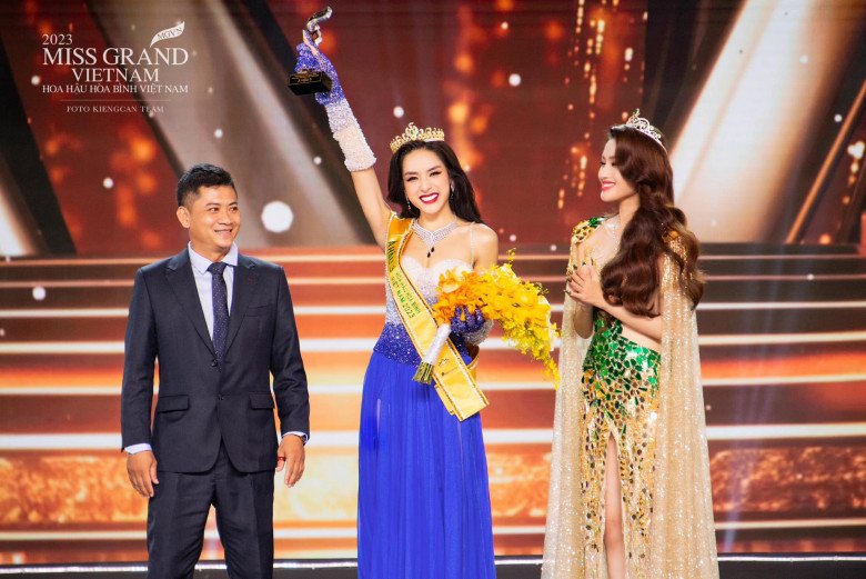 Lê Thị Hồng Hạnh đoạt Á hậu 3 và giải phụ Thí sinh thuyết trình hòa bình hay nhất trong chung kết Miss Grand Vietnam.