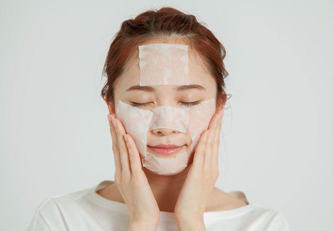 Kỹ thuật 1 là đắp lotion mask giúp da dưỡng ẩm.