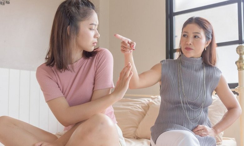 Phụ huynh cần dừng ngay việc so sánh con với bạn cùng trang lứa, nhất là về kết quả học tập. Ảnh minh họa.