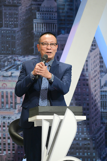 Dù đã về hưu nhưng Lại Văn Sâm vẫn giữ được độ hot