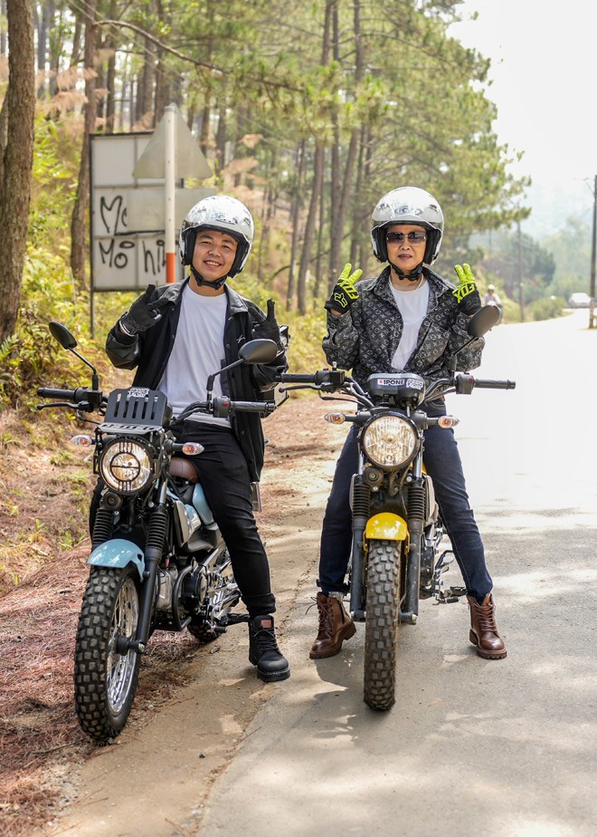 Huy and his mother on their motorcycles