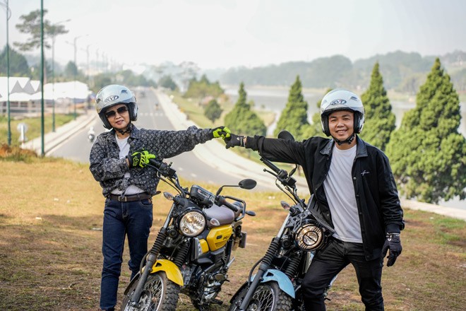 Huy and his mother enjoying the scenery