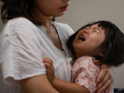 Yêu con - Con gái khóc lóc nói "Khuya nào cũng có người vào phòng", tôi rùng mình vì nhà chỉ có hai mẹ con