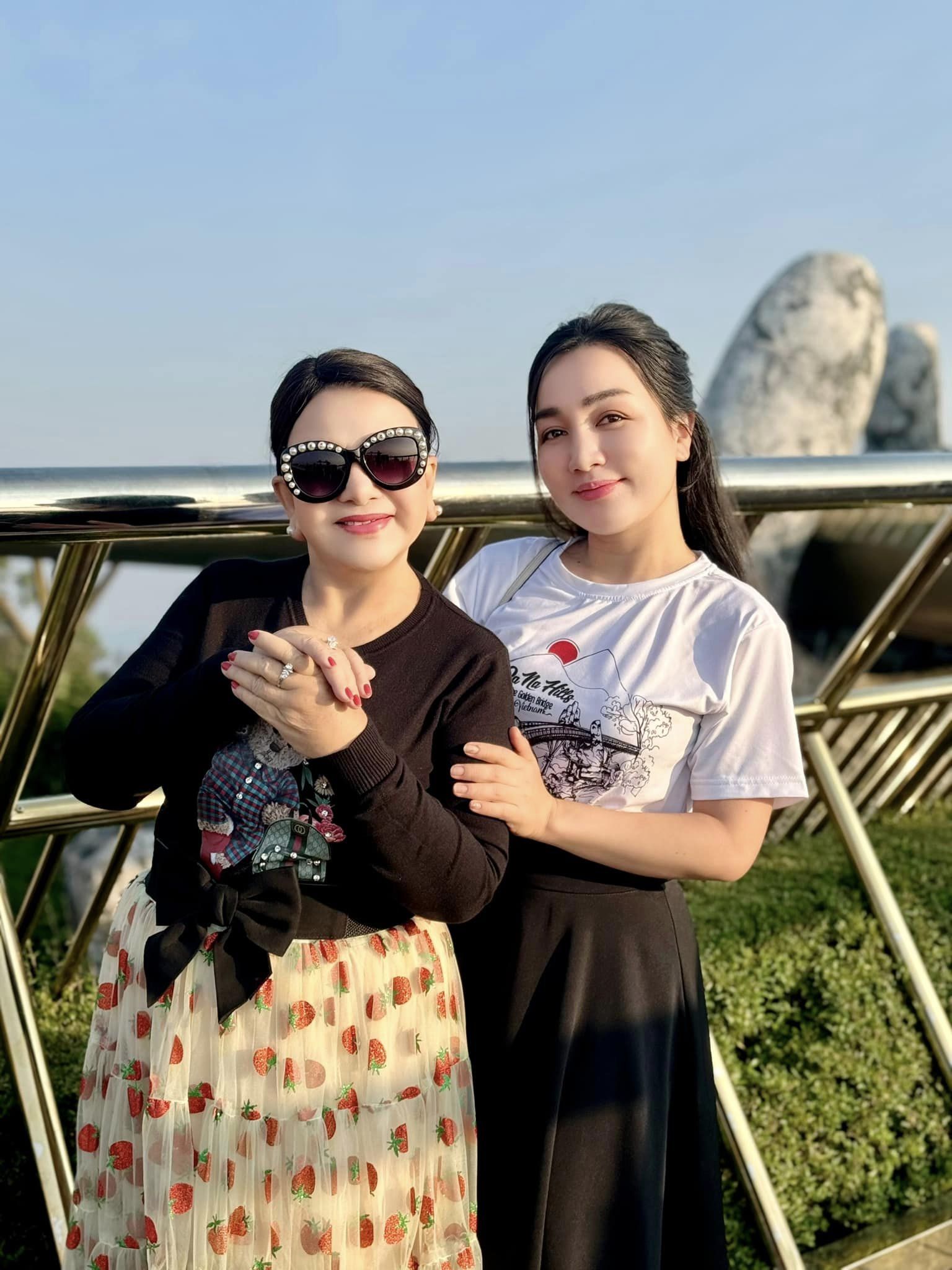 Chuyện ít biết về con gái nuôi ca sĩ Hương Lan: Xinh đẹp, giọng hát ngọt ngào, U40 chưa chồng con - 8