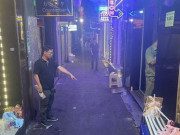 Tin tức - TP HCM: Bắt chủ nhà hàng và nhiều nhân viên lột đồ của khách giữa quận 1