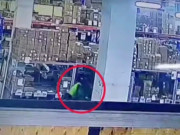 Tin tức - Xôn xao clip nam công nhân tử vong thương tâm tại 1 nhà máy ở Bình Dương