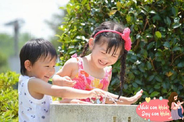 Tâm trạng vui vẻ có thể giúp trí não trẻ phát triển tốt hơn.