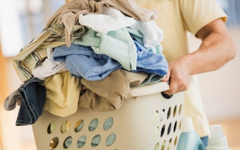 Người đàn ông giặt chung đồ lót nhiễm bệnh với đồ của bạn gái khiến cô bị lây. (Ảnh minh họa)
