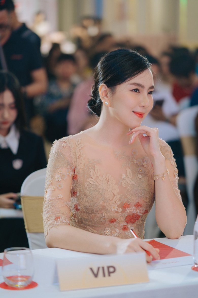 Thời gian qua, nữ MC tập luyện thể thao, chăm sóc bản thân tích cực để cân bằng cuộc sống. 