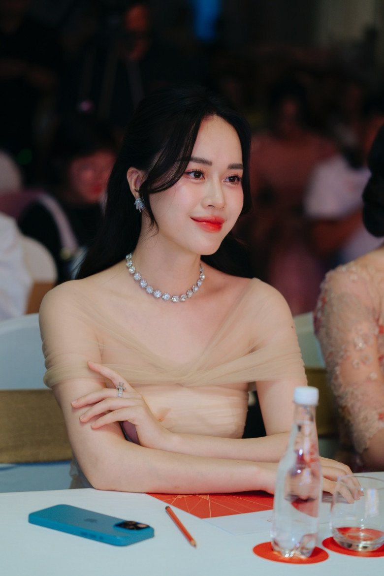 MC Ngô Mai Phương đã lấy lại vẻ ngoài xinh đẹp dù mới sinh con chưa được bao lâu.