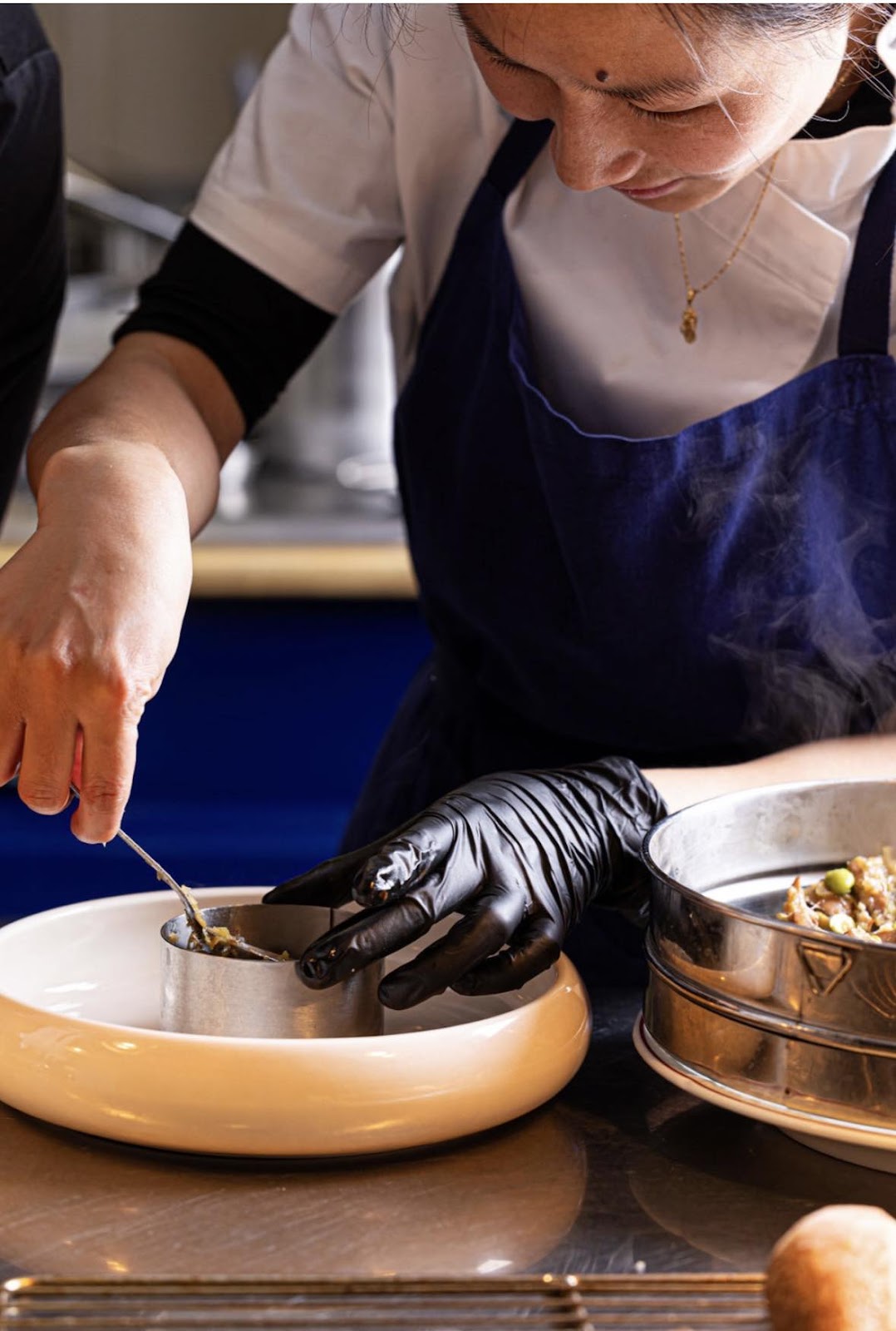 img srchttps://cdn.eva.vn/upload/2-2024/images/2024-05-06/picture-21-1714977622-738-width1134height1600.jpg width1134 /