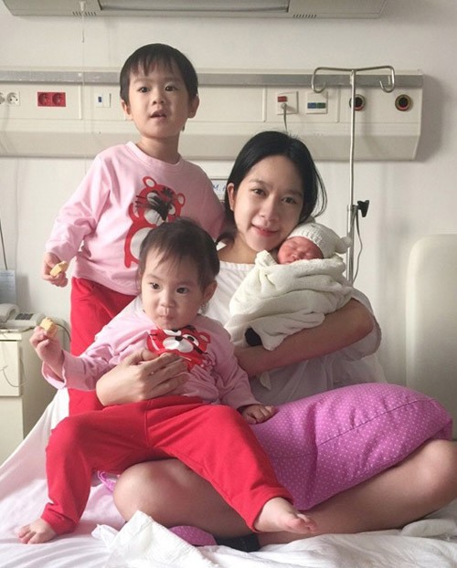 Tiểu thư Hà Thành U40 làm mẹ 4 con, xinh đẹp giỏi giang còn kiếm 276 tỷ đồng trong 9 ngày - 4