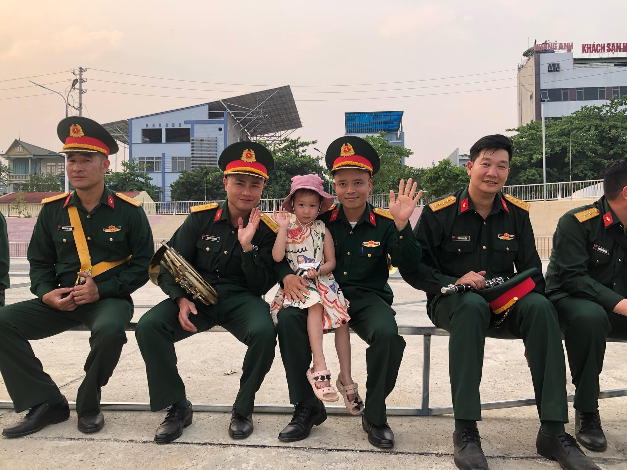 img srchttps://cdn.eva.vn/upload/2-2024/images/2024-05-07/439575673_3919762758269564_3652813228776608605_n.png-1715055173-94-width1536height2048.jpg width1536 /