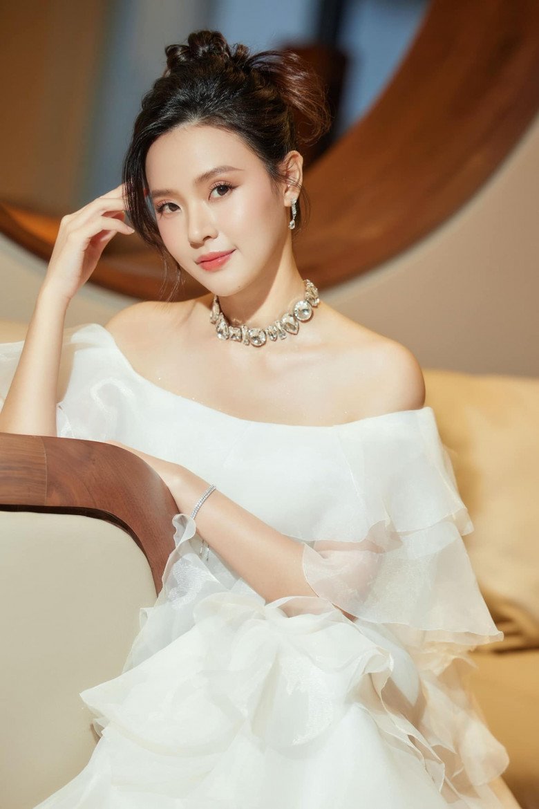 Từ đầu năm 2024, Midu nhiều lần úp mở về việc chuẩn bị kết hôn.