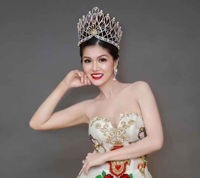 Nhan sắc của Hoa hậu Oanh Yến một thời ghi điểm với nét sắc sảo và rạng rỡ.