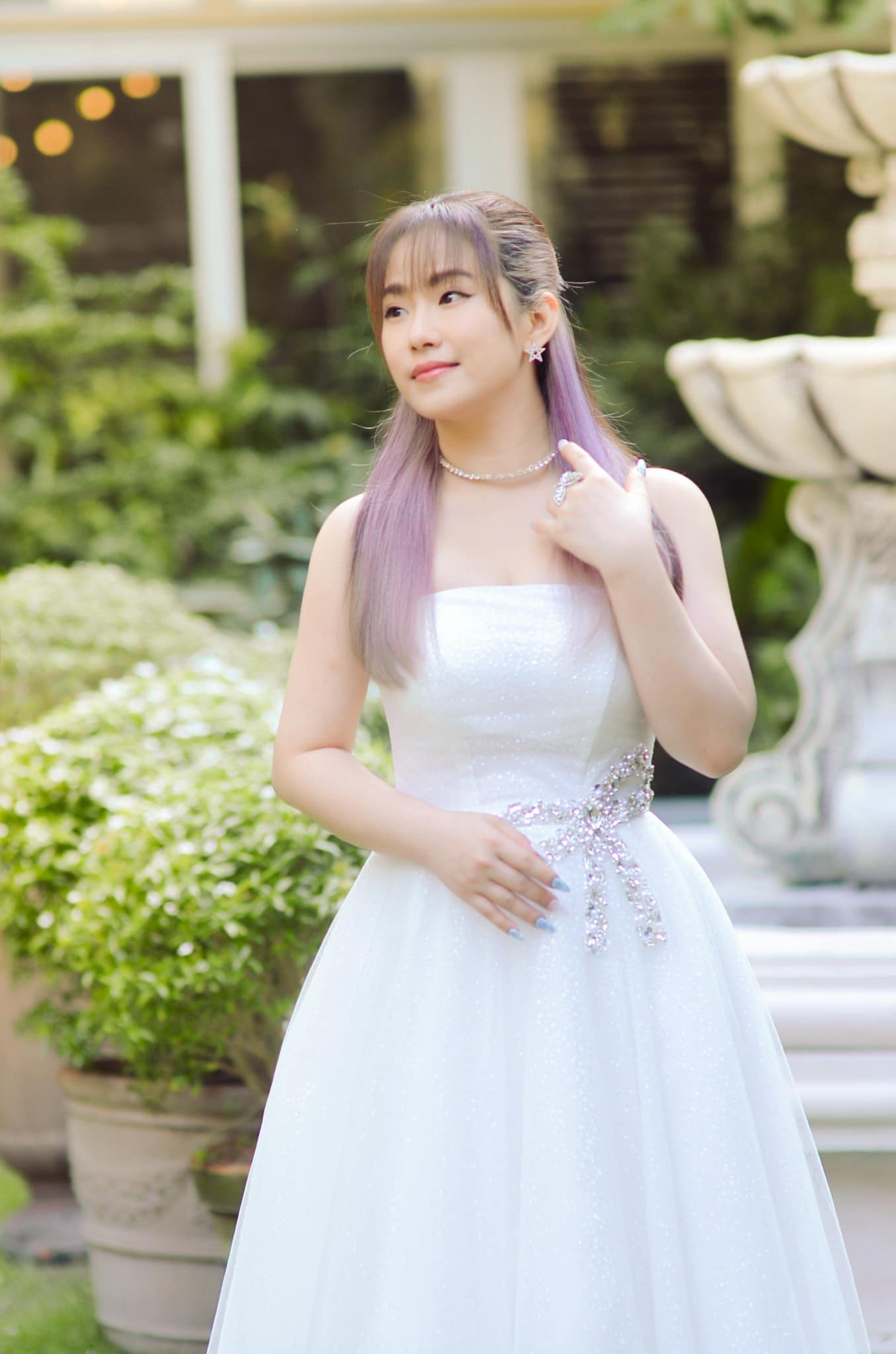 Lương Bích Hữu trải qua nhiều biến cố cuộc đời, từng ở ẩn thời gian dài. Nay xuất hiện trở lại cô vẫn rất xinh đẹp, trẻ trung.