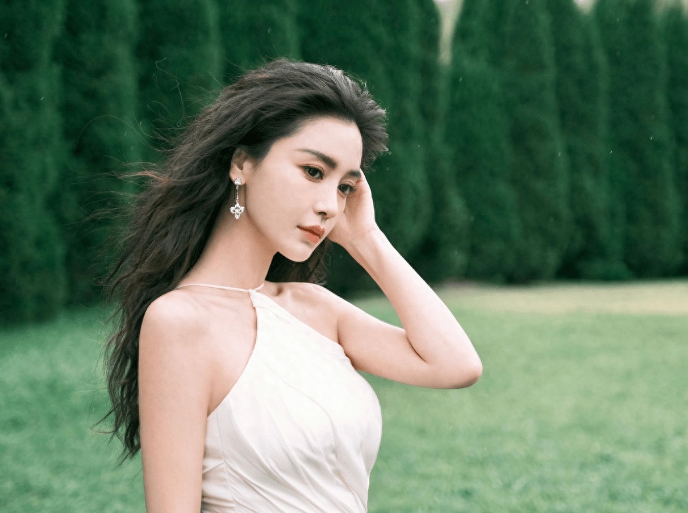 Angelababy “trượt dốc”, thậm chí còn bị “phong sát ngầm”.