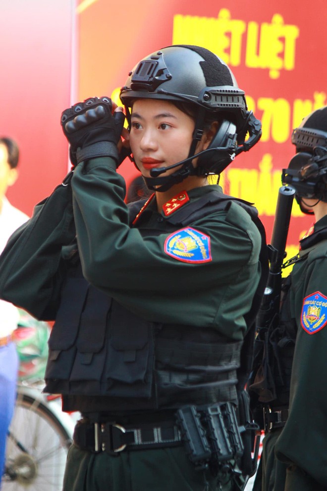 Cô gái 19 tuổi “gây bão” với loạt ảnh xinh đẹp trong lễ diễu binh tại Điện Biên - 3