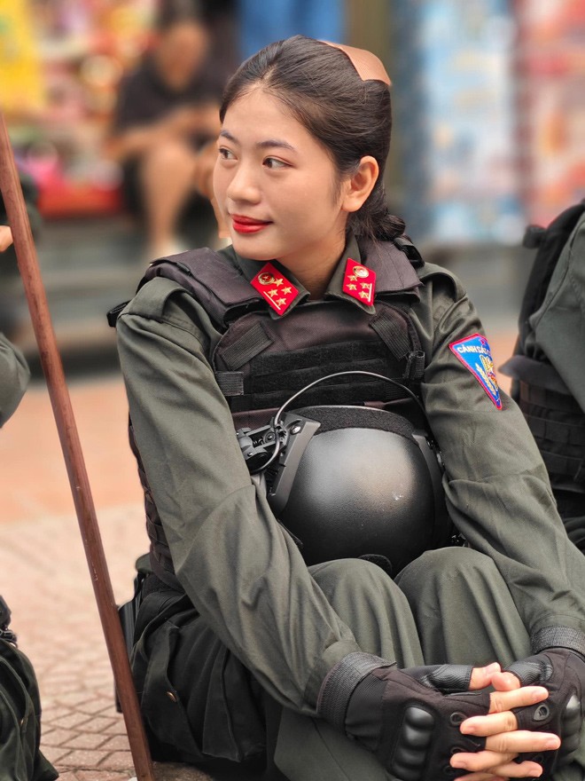 Cô gái 19 tuổi “gây bão” với loạt ảnh xinh đẹp trong lễ diễu binh tại Điện Biên - 5