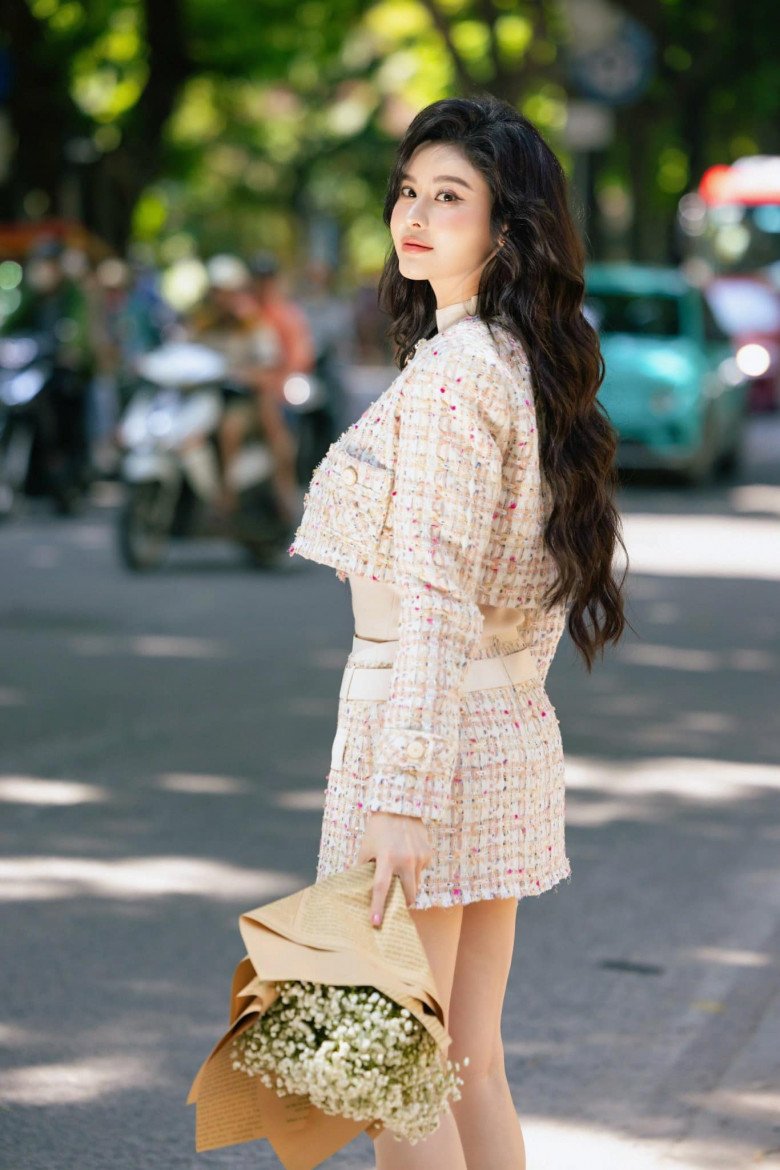 Trương Quỳnh Anh được khen ngày càng nhuận sắc, đúng chuẩn gái một con trông mòn con mắt.