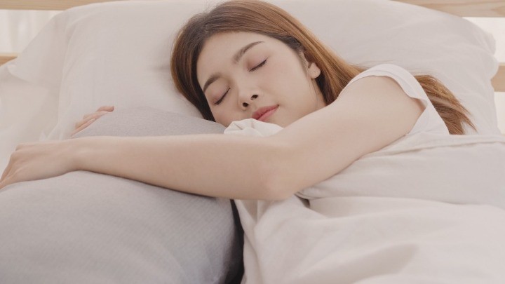 4 cách để ngủ ngon vào ngày nắng nóng mà không cần điều hòa