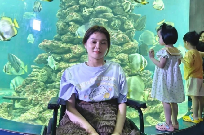 Xúc động chàng kỹ sư bỏ việc nghìn đô, vượt 5.000 km sang Việt Nam ở rể, chăm vợ liệt tứ chi - 1