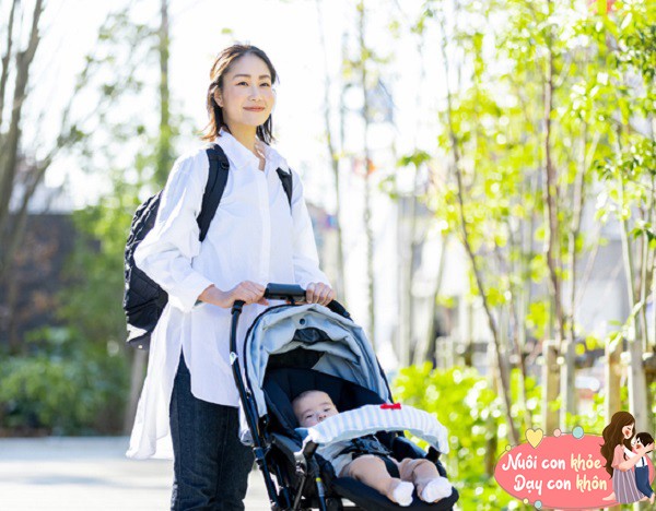 Việc ra ngoài tận hưởng không khí tự nhiên rất quan trọng để trẻ phát triển.