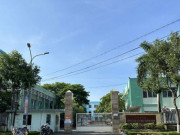 Sức khỏe - Đi khám bị u bì buồng trứng phải, bác sĩ mổ bóc buồng trứng trái