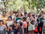 Tin tức - Cuộc sống hiện tại của người mẹ sinh 15 con, mắn đẻ đến mức ai có bầu đều đến xoa bụng để "xin vía"