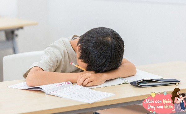 Trẻ ngủ muộn ảnh hưởng đến học tập.