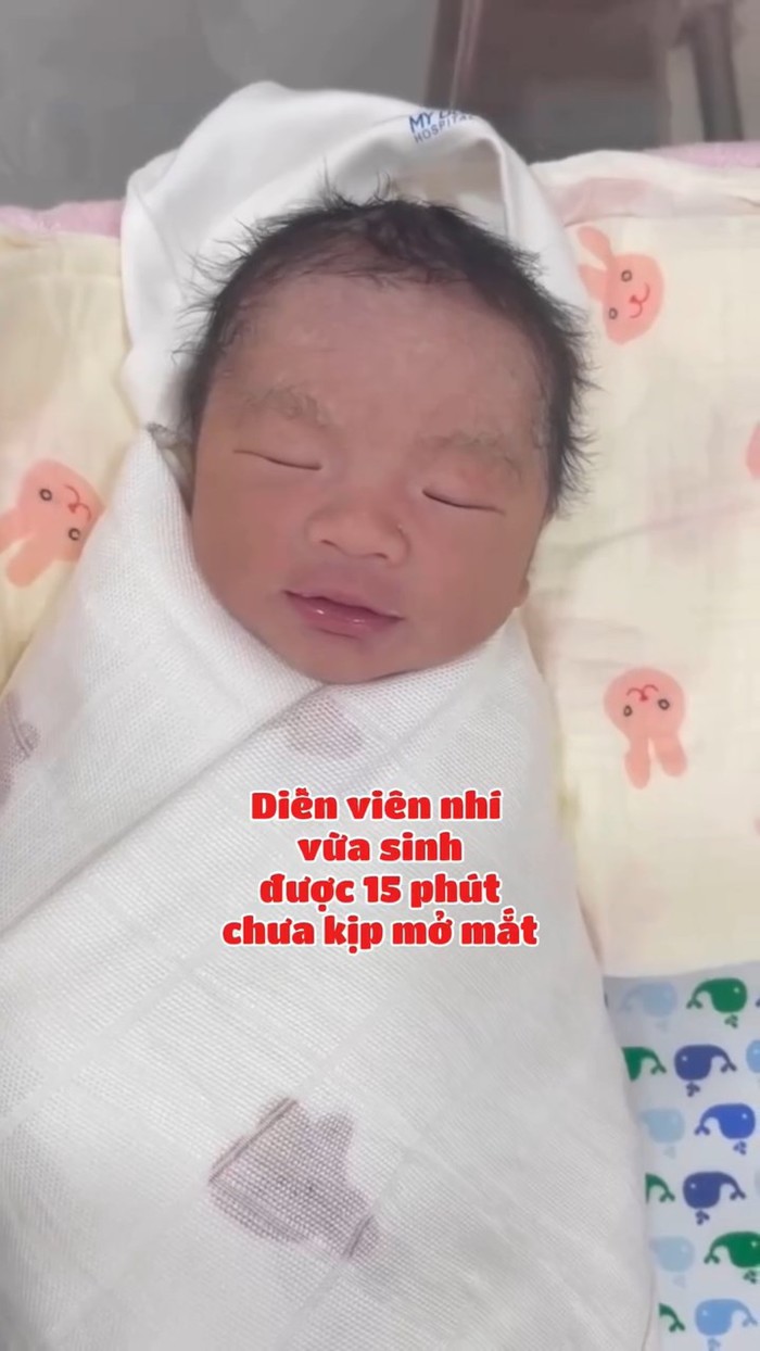 Vẻ ngoài "ngoan xinh yêu" của em bé vừa chào đời 15 phút đã đi đóng phim 300 tỷ của Lý Hải Minh Hà - 2