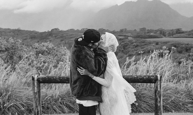 Mạng xã hội rung chuyển trước tin vợ Justin Bieber mang thai - 1