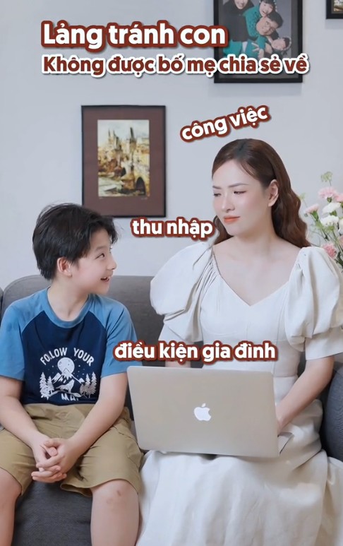 Con hỏi amp;#34;Nhà mình giàu phải không mẹ?amp;#34;, MC Đan Lê trả lời quá thông minh ai cũng khen ngợi - 2