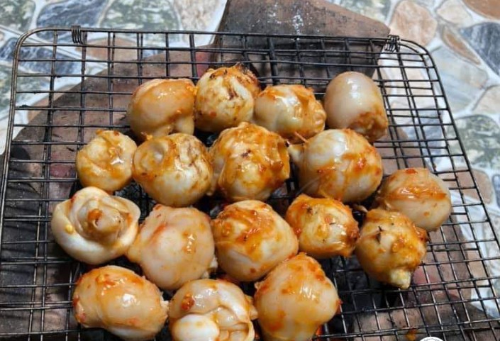 Thứ xưa không ai biết đến, nay thành đặc sản giòn sần sật dân thành phố amp;#34;săn lùngamp;#34;, 200.000 đồng/kg - 4