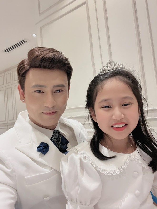 Con gái Ưng Đại Vệ là bé Muối (tên thật là Mỹ Phụng).