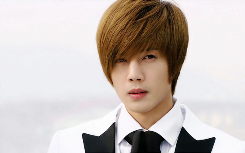 Năm 2009, Kim Hyun Joong có cơ hội xuất hiện trong bộ phim truyền hình đình đám Boys Over Flowers (Vườn Sao Băng bản Hàn). Ngay khi trở thành hot boy F4, anh chàng ngay lập tức thu về lượng người hâm mộ cực "khủng".
