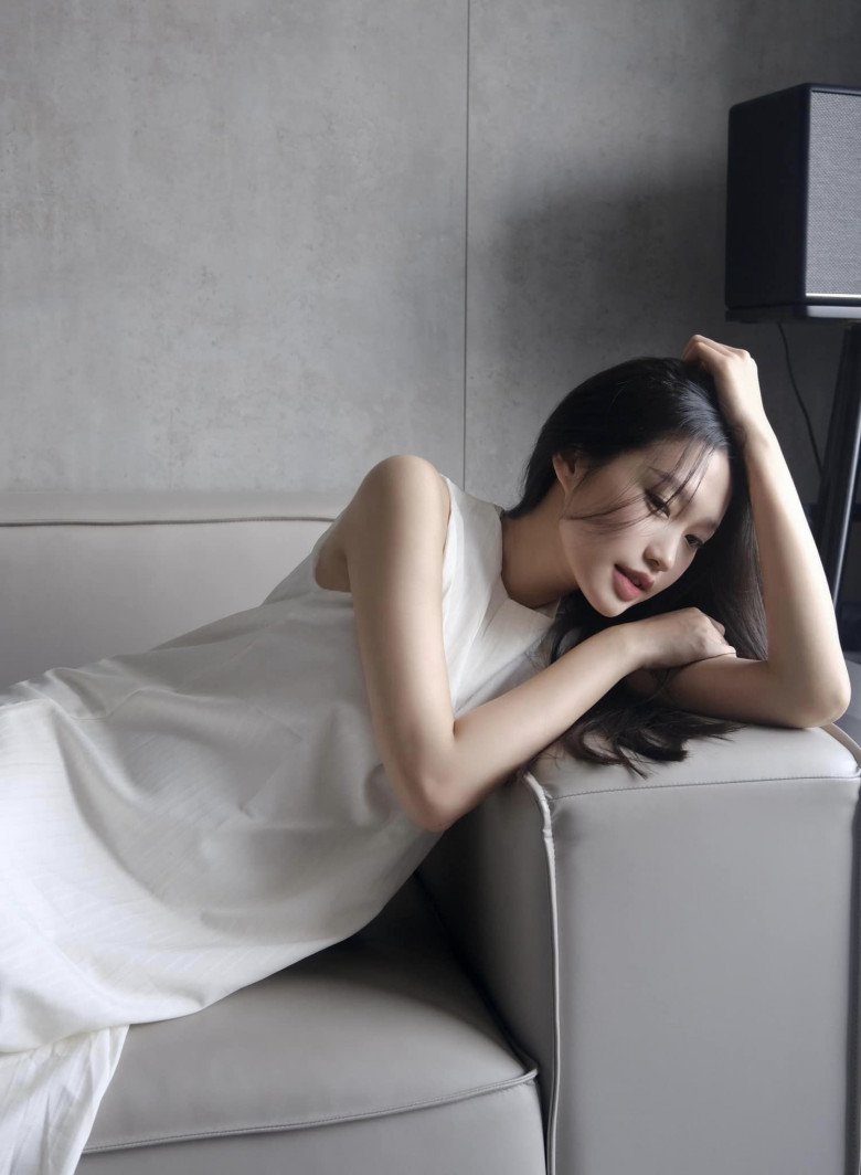 Nhan sắc của nàng WAG đẹp bất chấp bầu bí.