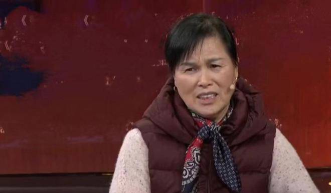 Người phụ nữ 41 năm chưa từng mỉm cười, 66 tuổi hạnh phúc ôm 2 con trong lòng - 2